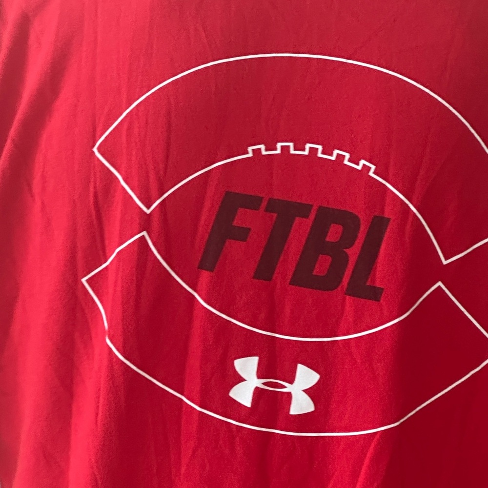 Under Armour Red Short Sleeve Tee HeatGear Red Football Graphic Tee Men’s XL - Picture 10 of 10